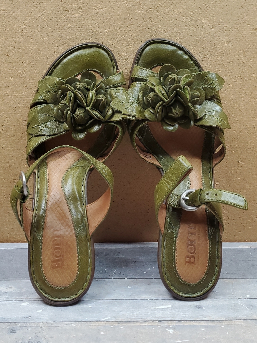 Born Women's Cornflower Block Heel Green Large Flower Sandal Size 7.5